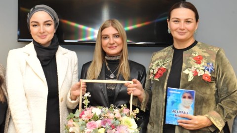 Koronavirusla mübarizəyə könüllü qoşulan həkim kitab yazıb