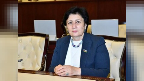 Deputat məktəblərdə kişi müəllimlərin azlığından NARAHATDIR