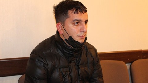Qohumunun evindən oğurluq etdi