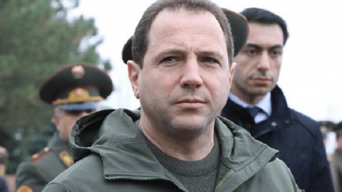 Keçmiş müdafiə naziri hakimiyyəti sensasion açıqlamaları ilə HƏDƏLƏDİ  