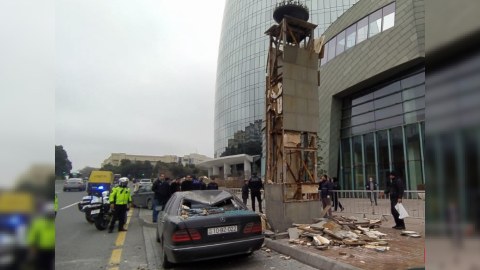 “Alov qüllələri”nin qarşısında partlayış - Xəsarət alanlar var