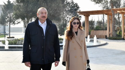 Prezident və və birinci xanım Xətaidə açılışda...