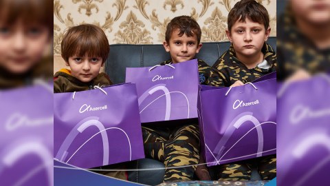 Könüllülər uşaqları sevindirdi