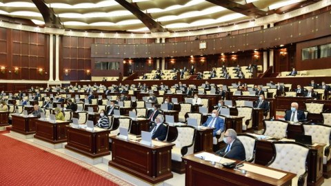 Deputatlar qış tətilinə ÇIXDILAR