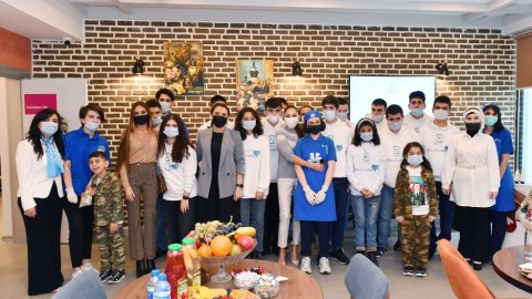 Mehriban Əliyeva və qızları autizmli uşaqların yanında - FOTOLAR