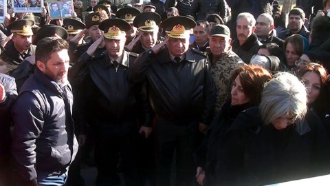 Müdafiə Nazirliyinin rəsmiləri Polad Həşimovun məzarının ZİYARƏTİNDƏ