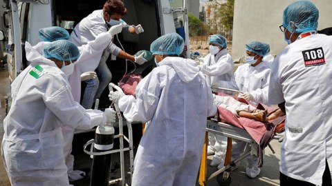 Avropada COVID-19-a yoluxanların sayı 100 milyonu ÖTDÜ