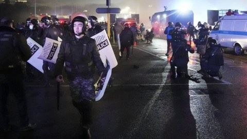 Qazaxıstandakı aksiyalarda 95 polis xəsarət alıb, 200 etirazçı saxlanılıb