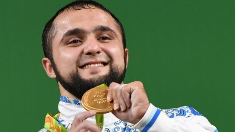 Azərbaycanlı Olimpiya çempionu Qazaxıstana qayıda bilmir