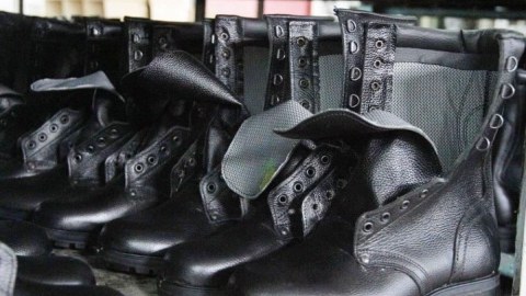Ticarət mərkəzindən 12 000 manatlıq ayaqqabı OĞURLANDI