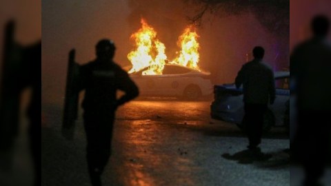 Almatıda polisin başını kəsdilər