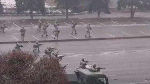 Almatıda güclü atışma başlayıb