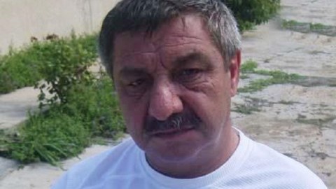 Rasim Əkbərovu bıçaqlayan şəxsin məhkəməsi başlayıb