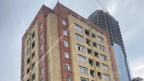 Bakıdakı Zəfər abidəsinə görə bina SÖKÜLÜR
