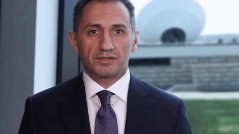 Nazir müşavirini işdən çıxardı