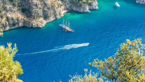 Daşqınlar turizm bölgələrini iflic etdi