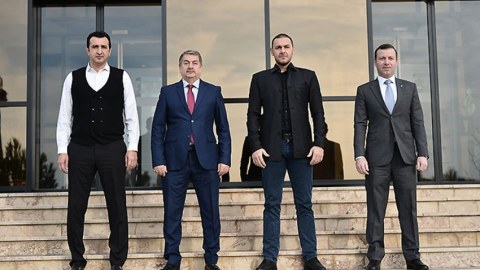 Kamran Ağayev məşqçiliyə başlayır