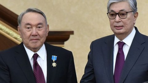 Tokayev Nazarbayevi “vurdu”  