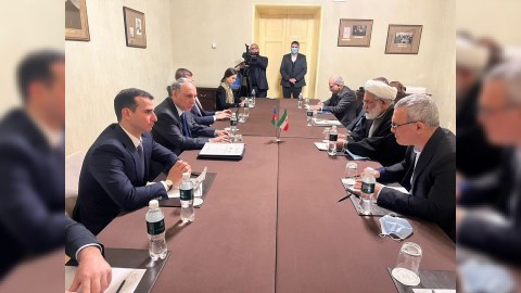 Kamran Əliyev iranlı həmkarı ilə görüşdü