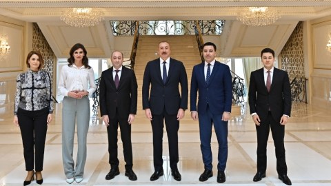 Prezidentdən müsahibə götürən yerli jurnalistlər: üç telekanal iştirak etməyib 