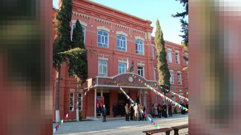 Tələbələr bu yataqxanada günü 1 manata qalır