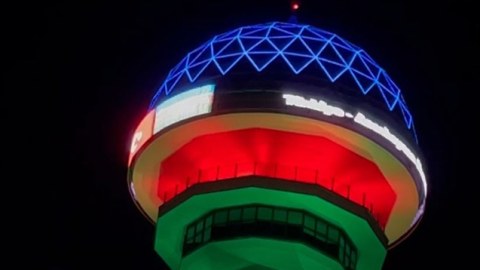 Azərbaycan bayrağı Atakule qülləsində