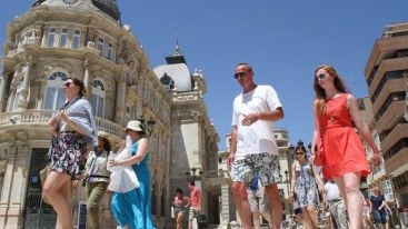 İspaniya turizm qapılarını açır