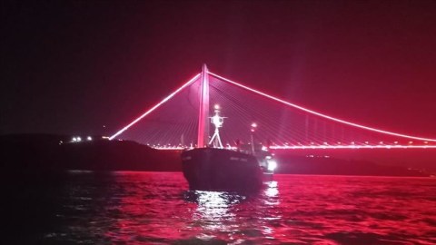 Bosfor boğazında gəmilərin hərəkəti dayandırıldı