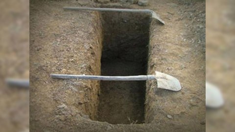 Qadınlar niyə kişilərdən dərin basdırılır? - Qəribə səbəb