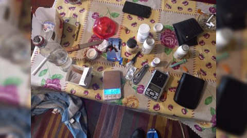 Narkotik satanın evində axtarışda olan qadın tapıldı - FOTO