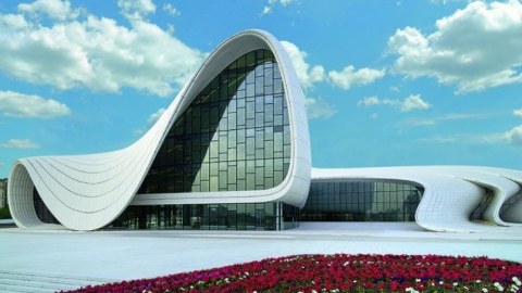 Heydər Əliyev Mərkəzinin işçilərinin maaşı qaldırıldı