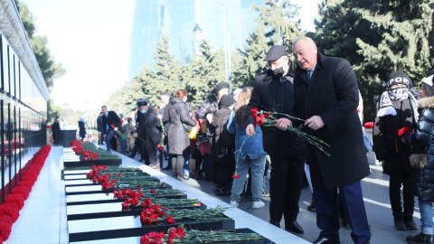 Ağsaqqallar Şurasının üzvləri Şəhidlər Xiyabanını ziyarət ediblər