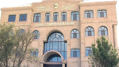 Sürücü polis şöbəsində öldü