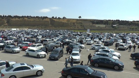 Maşın bazarında durğunluq: Qiymət BAHA, müştəri YOX...