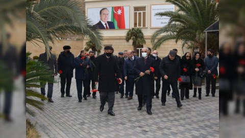 UNEC kollektivi şəhidlərin xatirəsini yad etdi - FOTOLAR