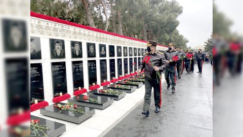 Müdafiə Nazirliyinin əməkdaşları şəhidləri yad etdilər