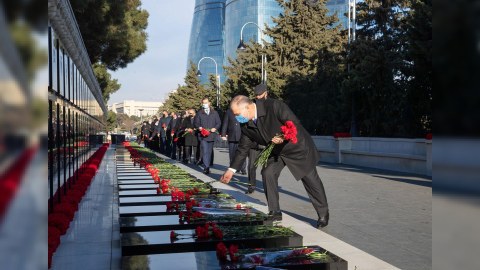 DTX-nın işçiləri Şəhidlər xiyabanında - FOTO