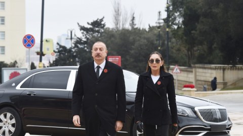 Prezident  və birinci xanım Şəhidlər xiyabanında - VİDEO
