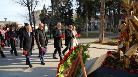 Binəqədidə “Güllə yağışı” abidəsi ziyarət edilib - FOTOLAR