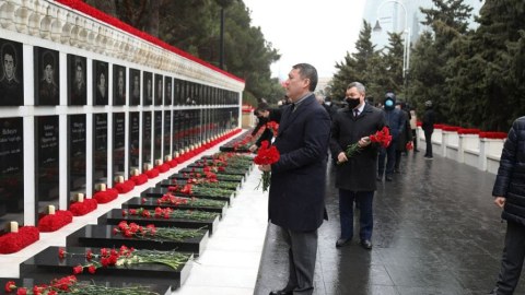 Qazaxıstan səfiri Şəhidlər xiyabanında - FOTO 