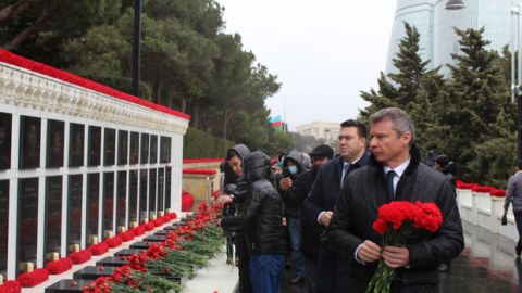 Səfir: “Azərbaycan xalqının acısına şərikik” - FOTO