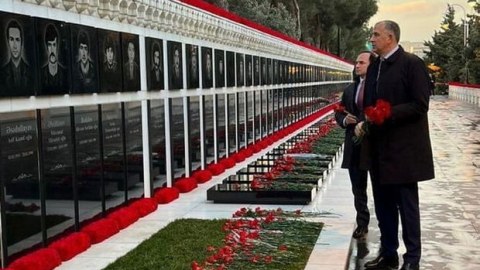 Gürcüstanın Azərbaycandakı səfiri Şəhidlər xiyabanında - FOTO