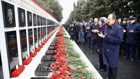 Türkiyə səfiri Şəhidlər Xiyabanını ziyarət edib