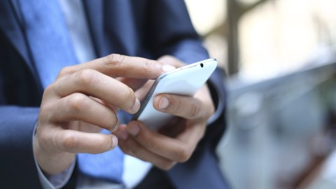 Mobil operatorların gəlirləri AÇIQLANDI 