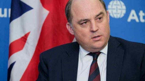 Şoyqu britaniyalı həmkarını Moskvaya çağırdı