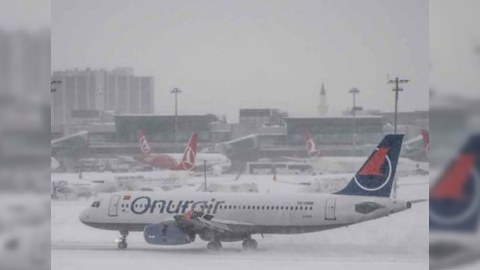 Türkiyədə qara görə 49 uçuş ləğv edildi