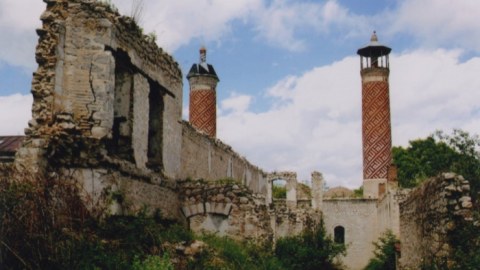 Qarabağdakı dini abidələrin bərpası parlamentdə müzakirə olunacaq