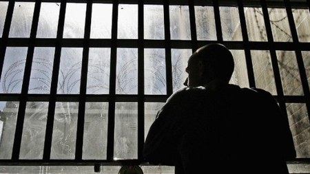 Vəkillərin məhbusları virusa yoluxdurması qalmaqalına MÜNASİBƏT
