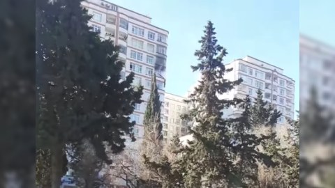 Nərimanovda bina yanır