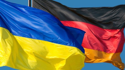 Daha bir ölkə diplomat ailələrini Kiyevdən çıxarır